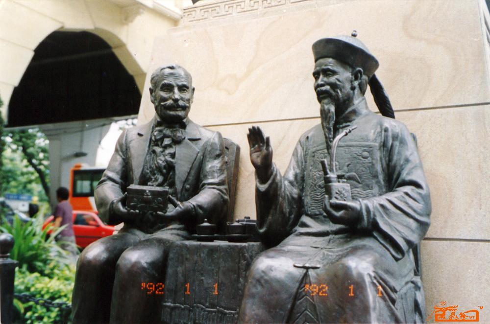 广州十三行通商口岸纪念碑组雕之二